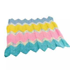 Handmade Chevron Knit Crochet Newborn Baby Blanket Throw Afghan 24x33